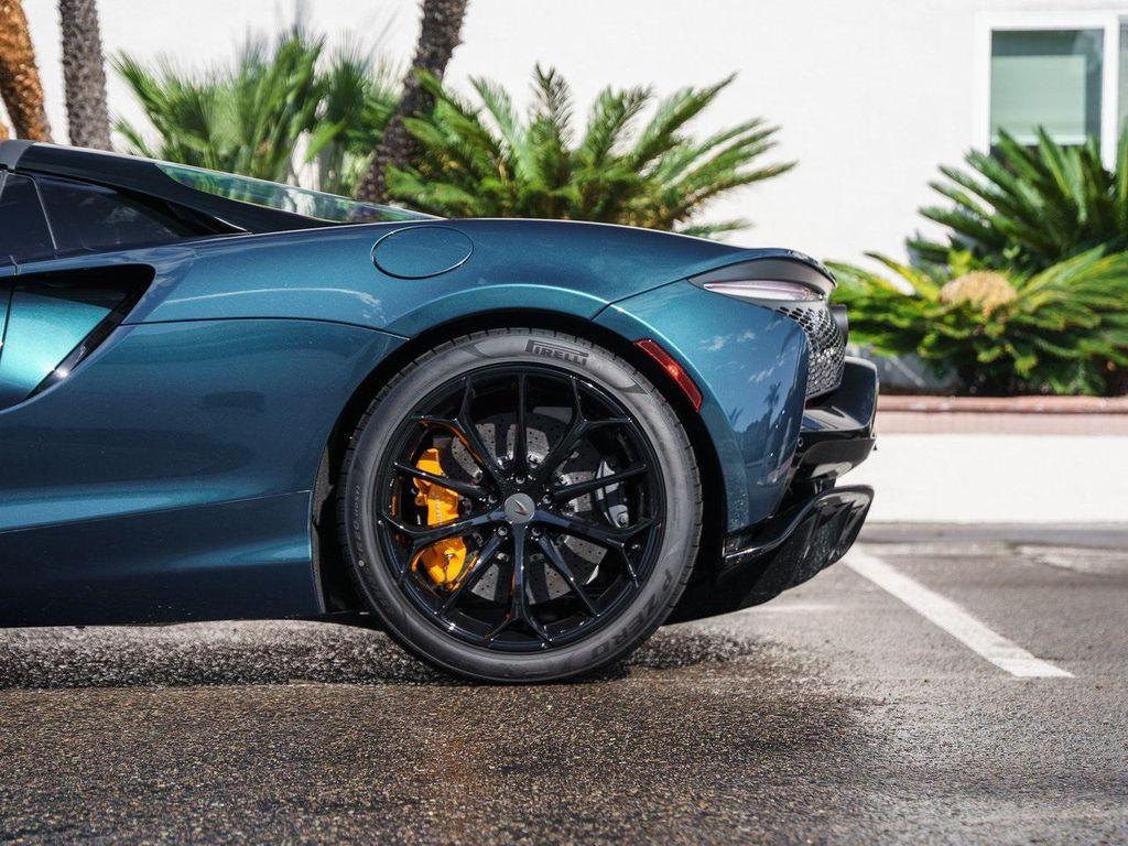 new 2025 McLaren Artura car, priced at $312,198