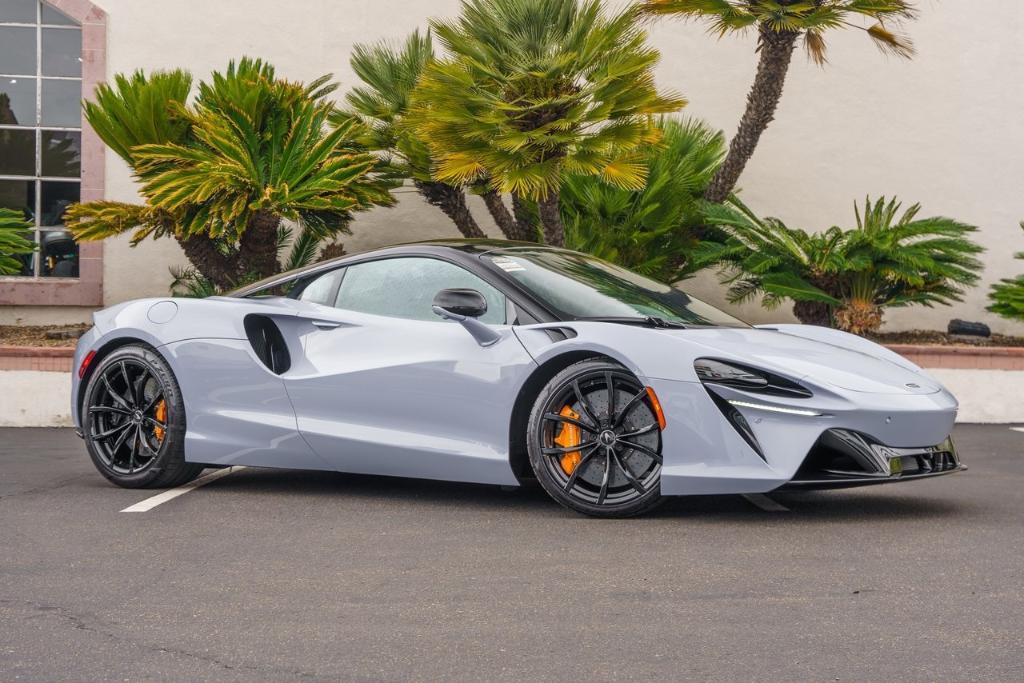 new 2024 McLaren Artura car, priced at $287,358