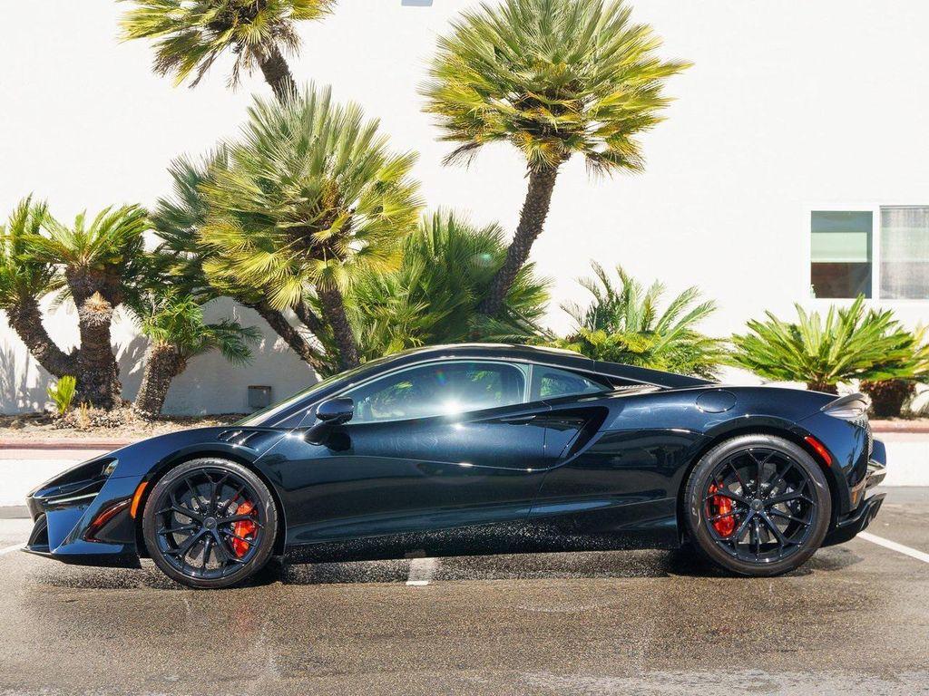 new 2025 McLaren Artura car, priced at $310,968