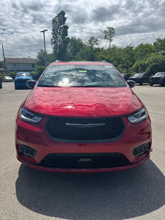 new 2025 Chrysler Pacifica car, priced at $45,996