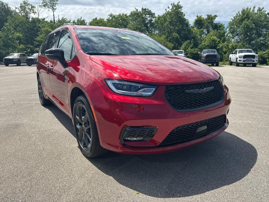 new 2025 Chrysler Pacifica car, priced at $45,996
