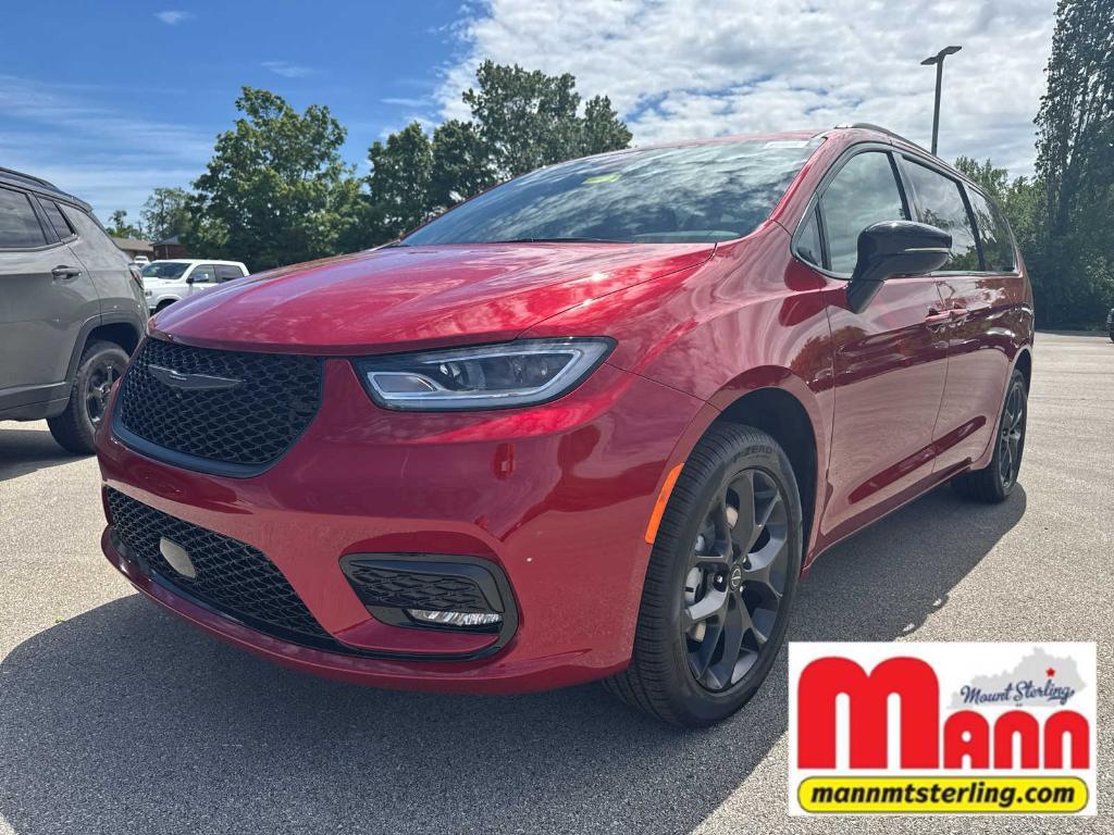 new 2025 Chrysler Pacifica car, priced at $45,996