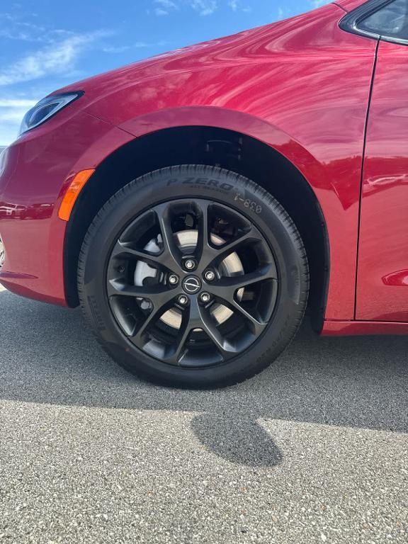new 2025 Chrysler Pacifica car, priced at $45,996