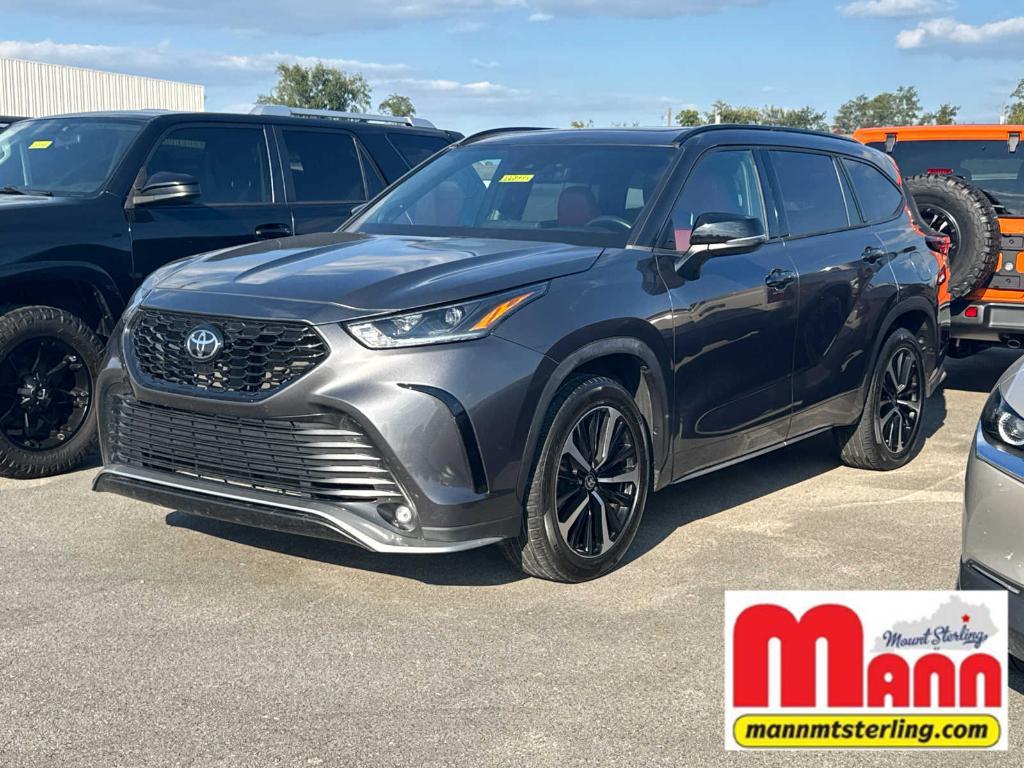 used 2022 Toyota Highlander car, priced at $35,887