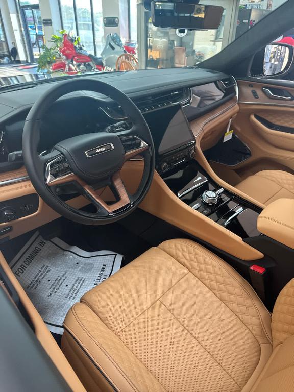 new 2025 Jeep Grand Cherokee L car, priced at $72,520