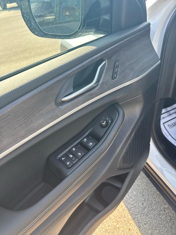 new 2025 Jeep Grand Cherokee L car, priced at $48,996