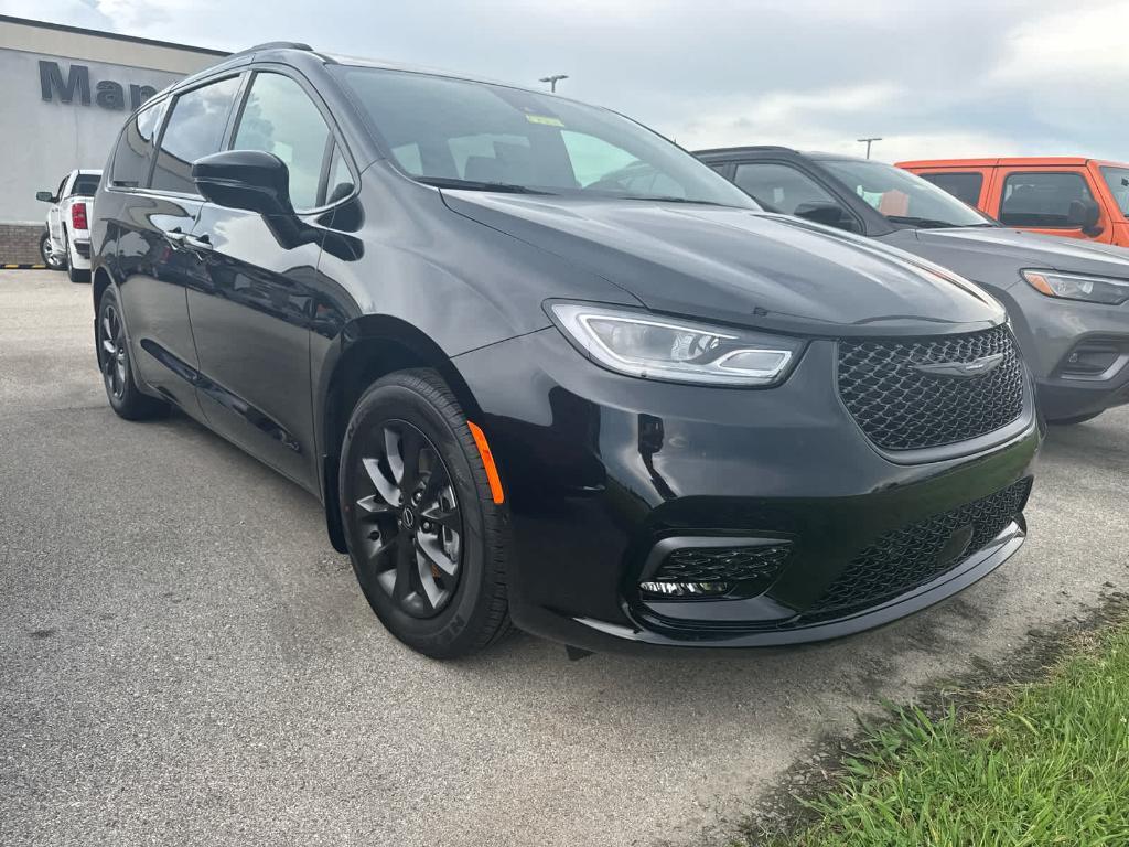 new 2025 Chrysler Pacifica car, priced at $44,998