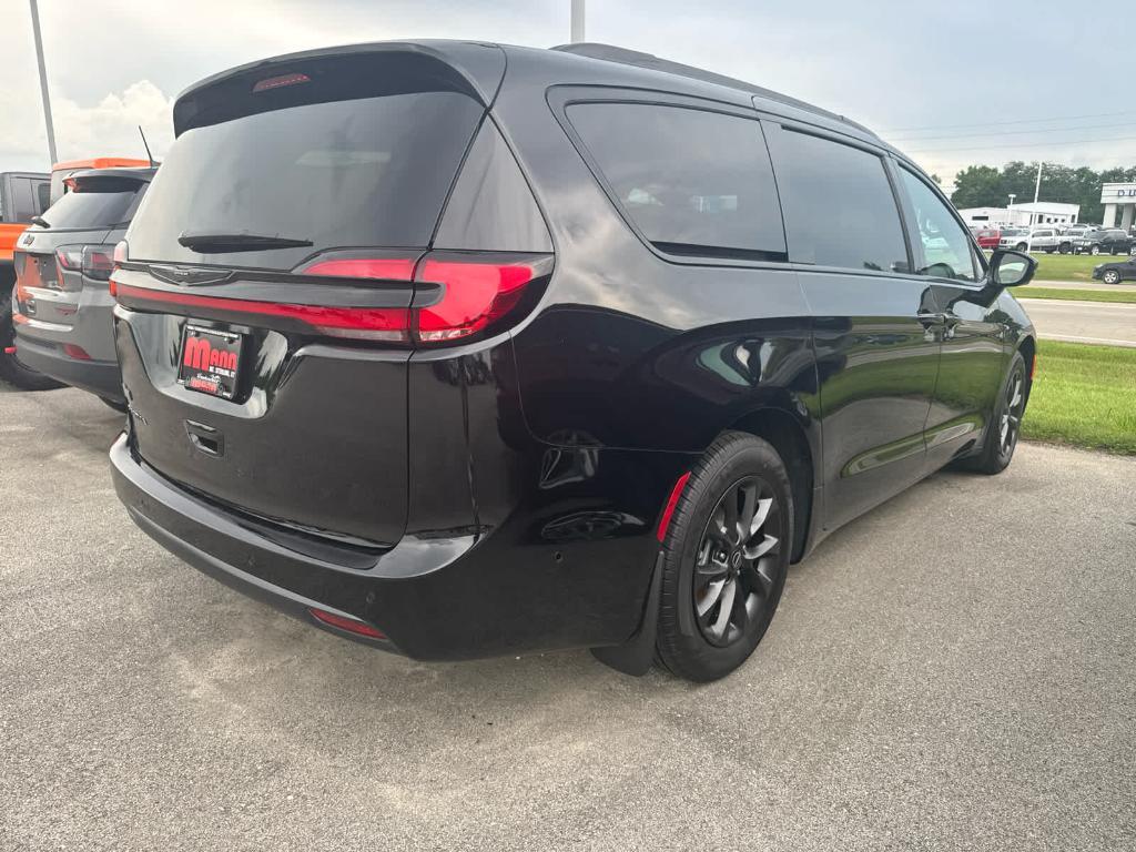 new 2025 Chrysler Pacifica car, priced at $44,998