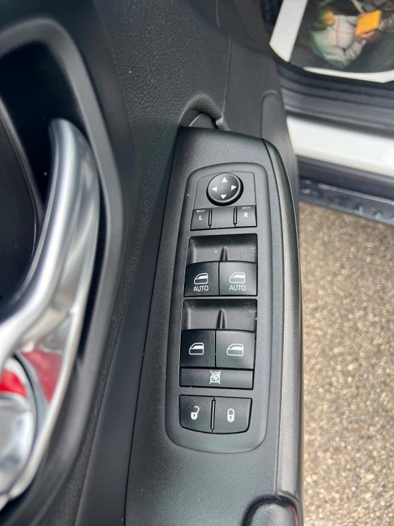used 2021 Jeep Cherokee car, priced at $23,998