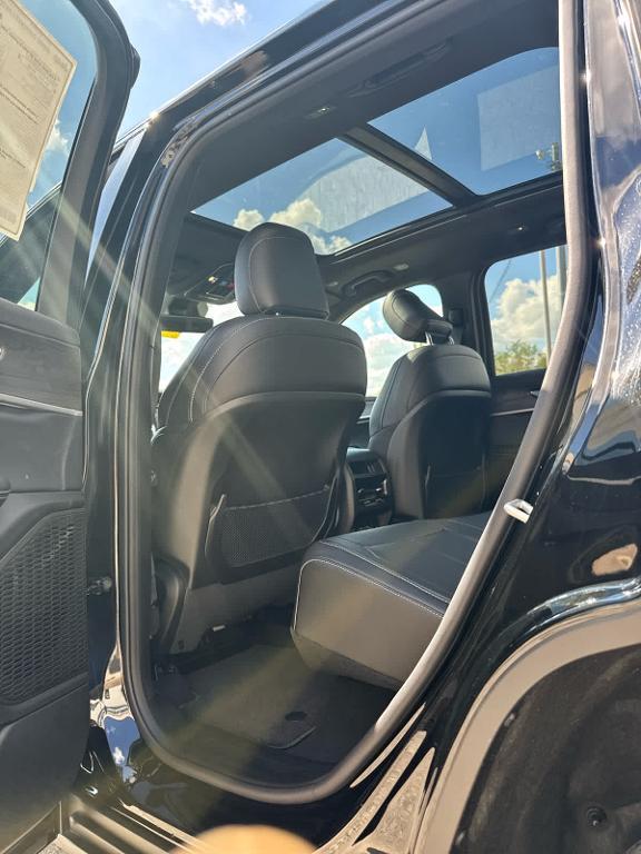 new 2025 Jeep Grand Cherokee car, priced at $44,996