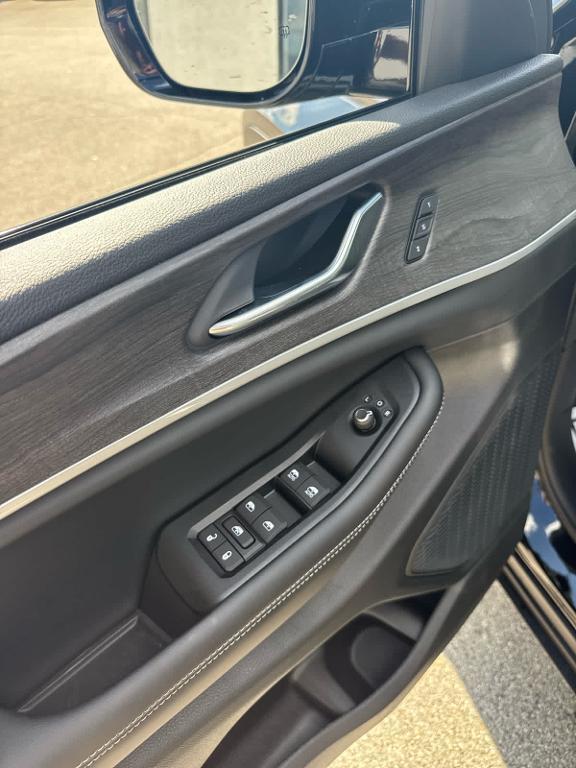 new 2025 Jeep Grand Cherokee car, priced at $44,996