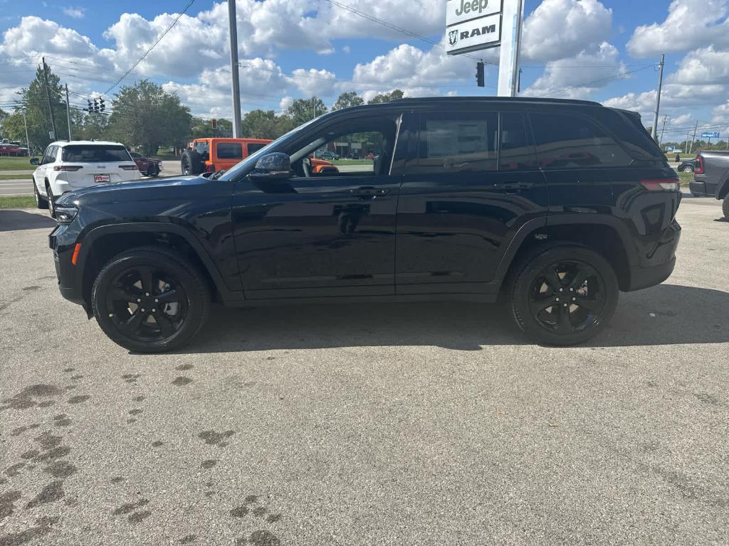 new 2025 Jeep Grand Cherokee car, priced at $44,996