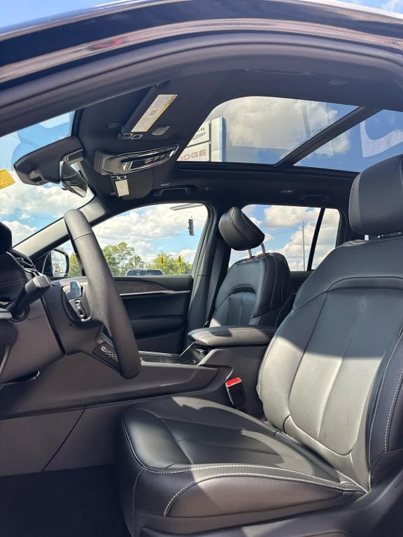 new 2025 Jeep Grand Cherokee car, priced at $44,996