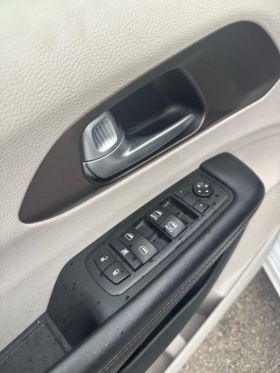 used 2017 Chrysler Pacifica car, priced at $15,887