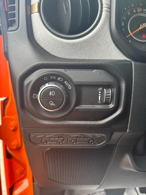 new 2025 Jeep Gladiator car, priced at $43,996