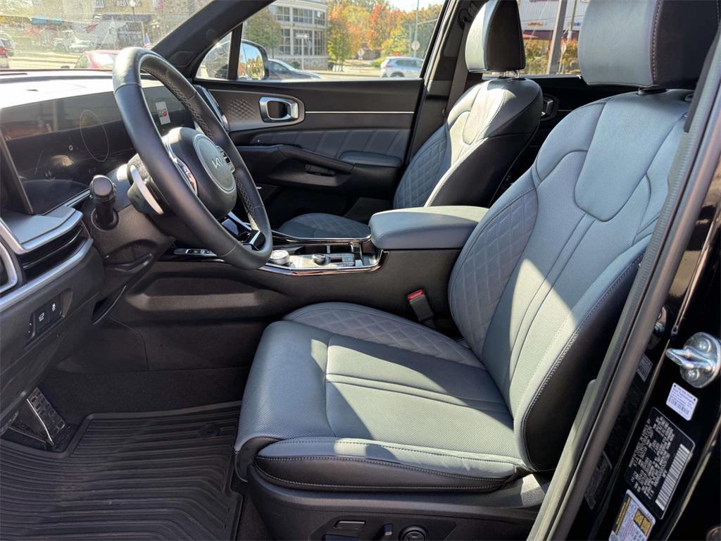 used 2025 Kia Sorento Hybrid car, priced at $38,444