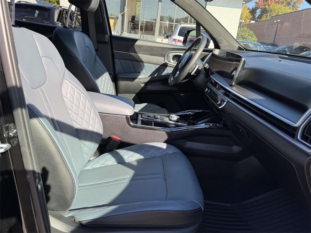 used 2025 Kia Sorento Hybrid car, priced at $38,444