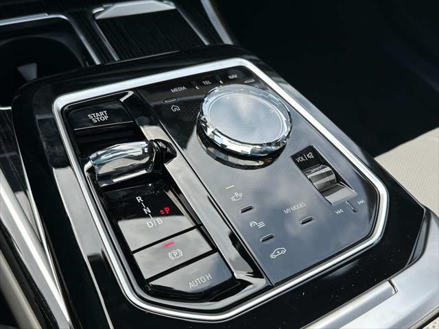 new 2025 BMW i7 car