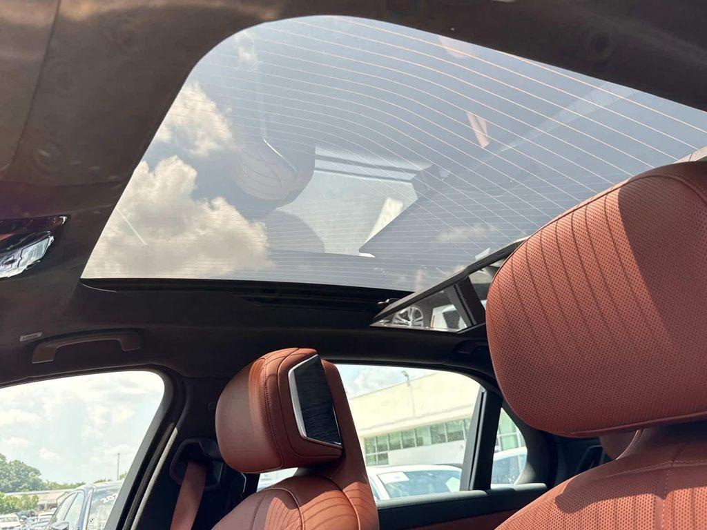 new 2025 BMW 760 car, priced at $138,570