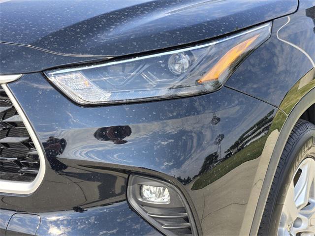 used 2022 Toyota Highlander car, priced at $29,491