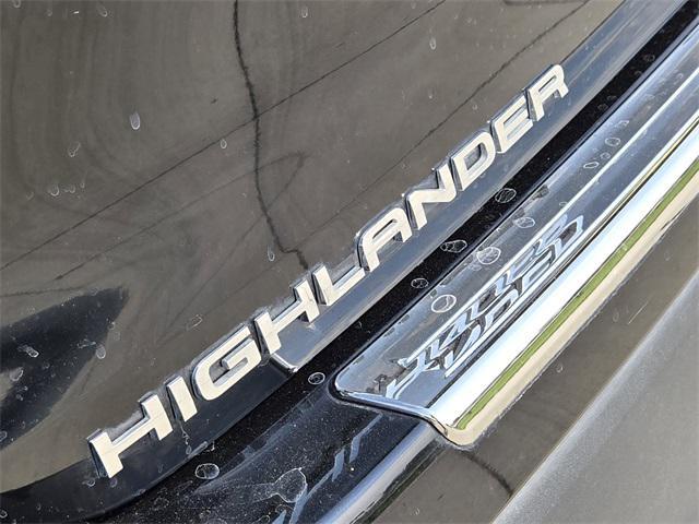 used 2022 Toyota Highlander car, priced at $29,491