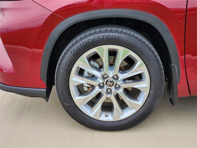 used 2022 Toyota Highlander Hybrid car, priced at $38,291