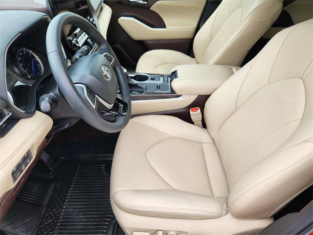 used 2022 Toyota Highlander Hybrid car, priced at $38,291
