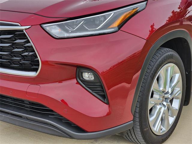 used 2022 Toyota Highlander Hybrid car, priced at $38,291