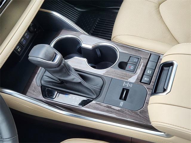 used 2022 Toyota Highlander Hybrid car, priced at $38,291