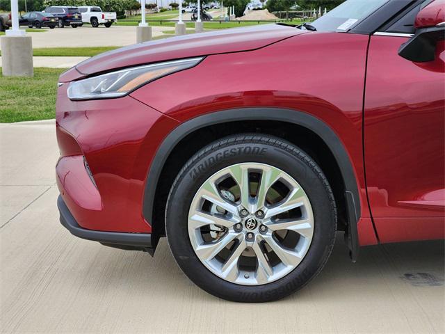 used 2022 Toyota Highlander Hybrid car, priced at $38,291