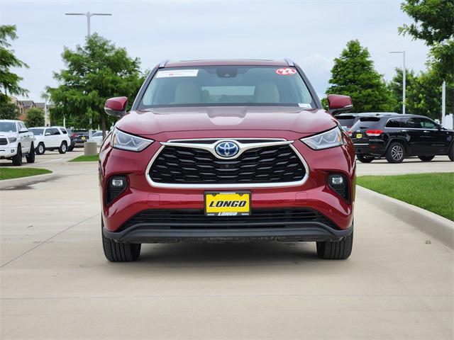 used 2022 Toyota Highlander Hybrid car, priced at $38,291