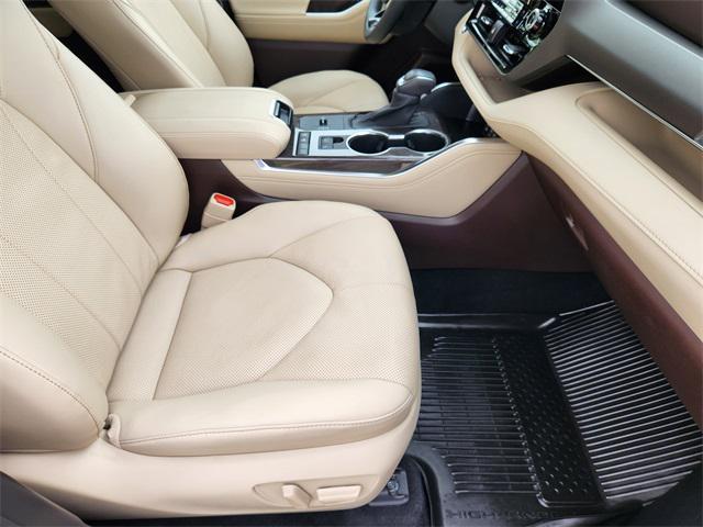 used 2022 Toyota Highlander Hybrid car, priced at $38,291