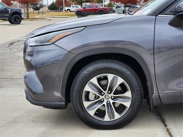 used 2021 Toyota Highlander car, priced at $31,992