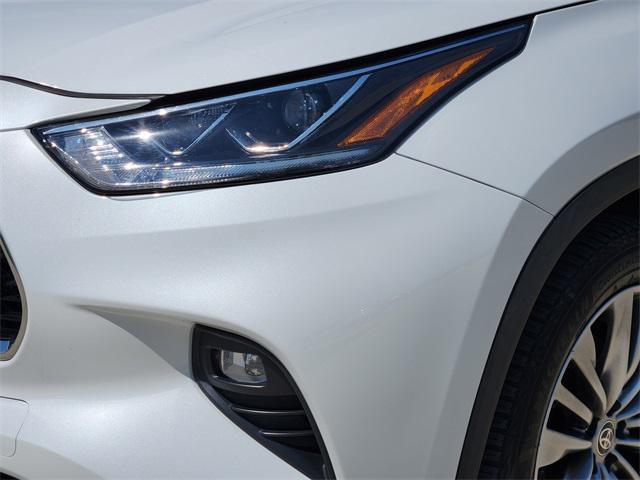 used 2022 Toyota Highlander car, priced at $39,691