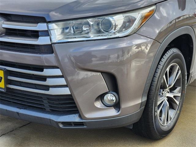 used 2018 Toyota Highlander car, priced at $21,391