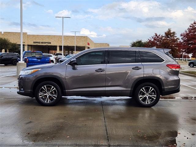 used 2018 Toyota Highlander car, priced at $21,391