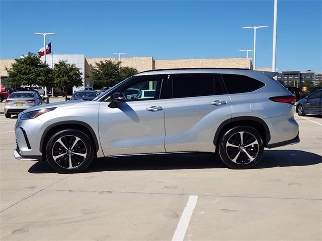 used 2021 Toyota Highlander car, priced at $35,491