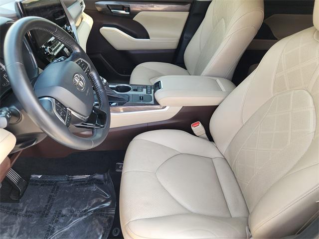 used 2020 Toyota Highlander car, priced at $34,392