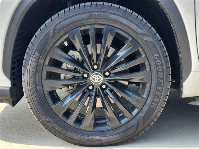 used 2020 Toyota Highlander car, priced at $34,392