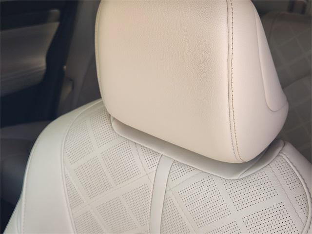 used 2020 Toyota Highlander car, priced at $34,392