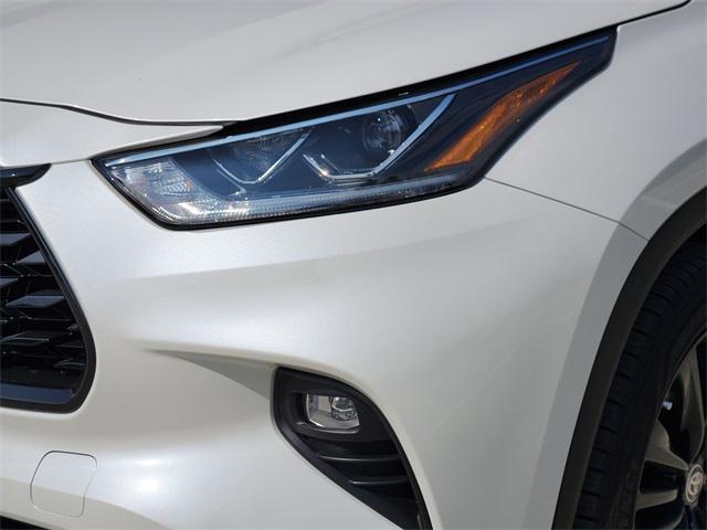 used 2020 Toyota Highlander car, priced at $34,392