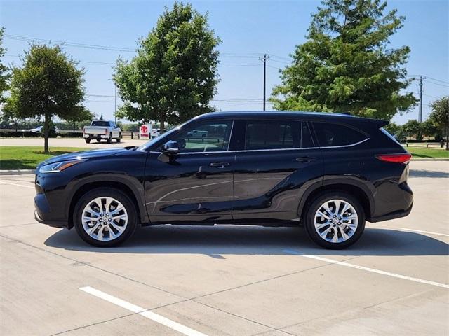 used 2020 Toyota Highlander car, priced at $30,999