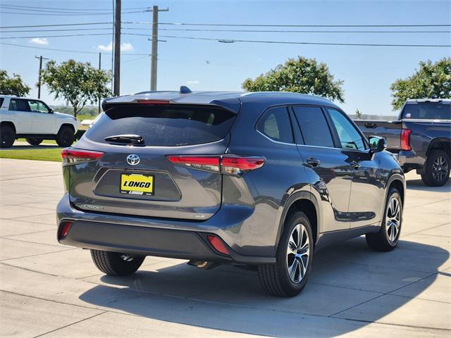 used 2023 Toyota Highlander car, priced at $35,991