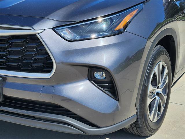 used 2023 Toyota Highlander car, priced at $35,991