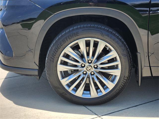 used 2024 Toyota Highlander car, priced at $47,991