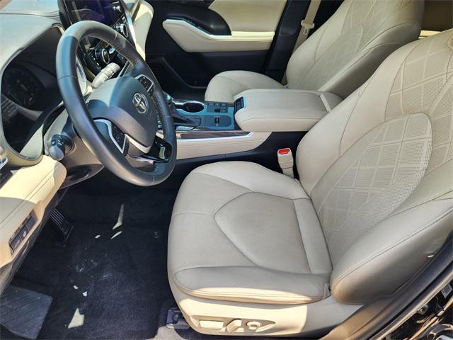 used 2024 Toyota Highlander car, priced at $47,991