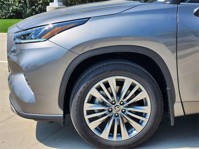 new 2025 Toyota Highlander car, priced at $55,572