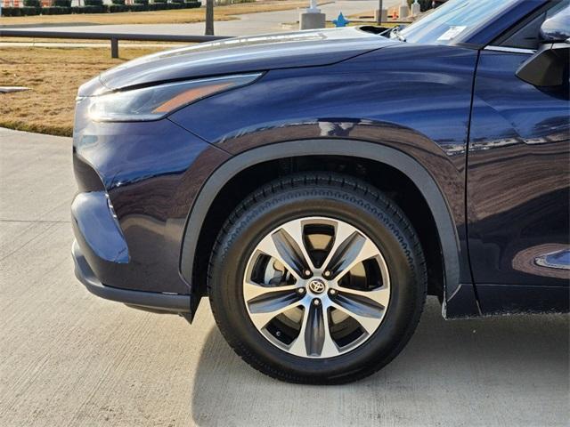 used 2021 Toyota Highlander car, priced at $31,992