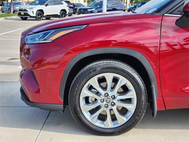 used 2021 Toyota Highlander car, priced at $35,991