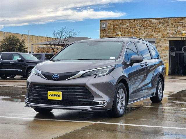 used 2023 Toyota Sienna car, priced at $28,994